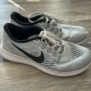 Nike tennis shoes